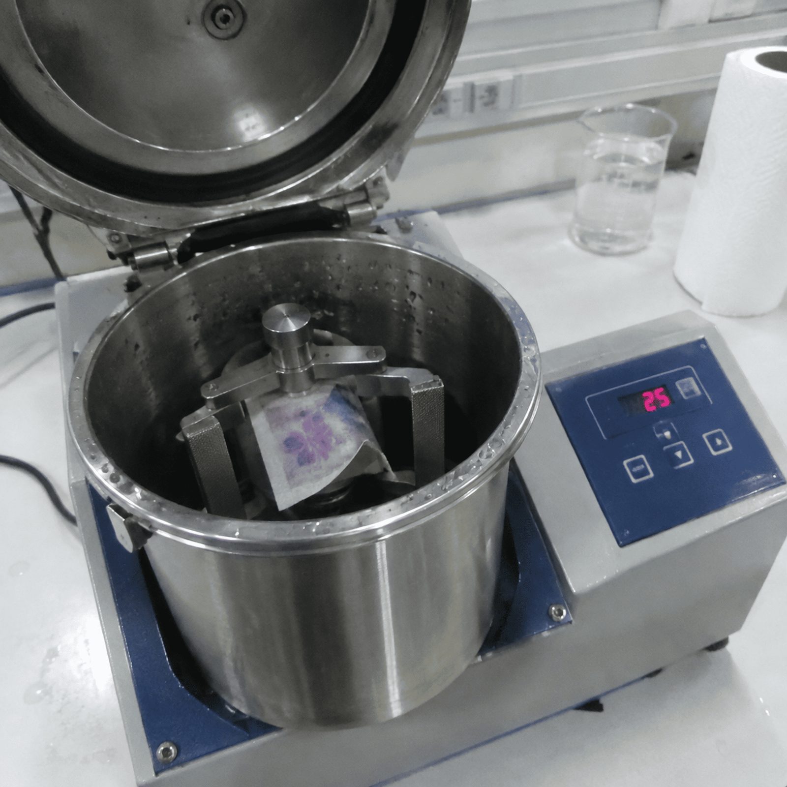 Lab wash test versus real-world laundering for clothing labels clothing label wash test lab versus real world laundering conditions